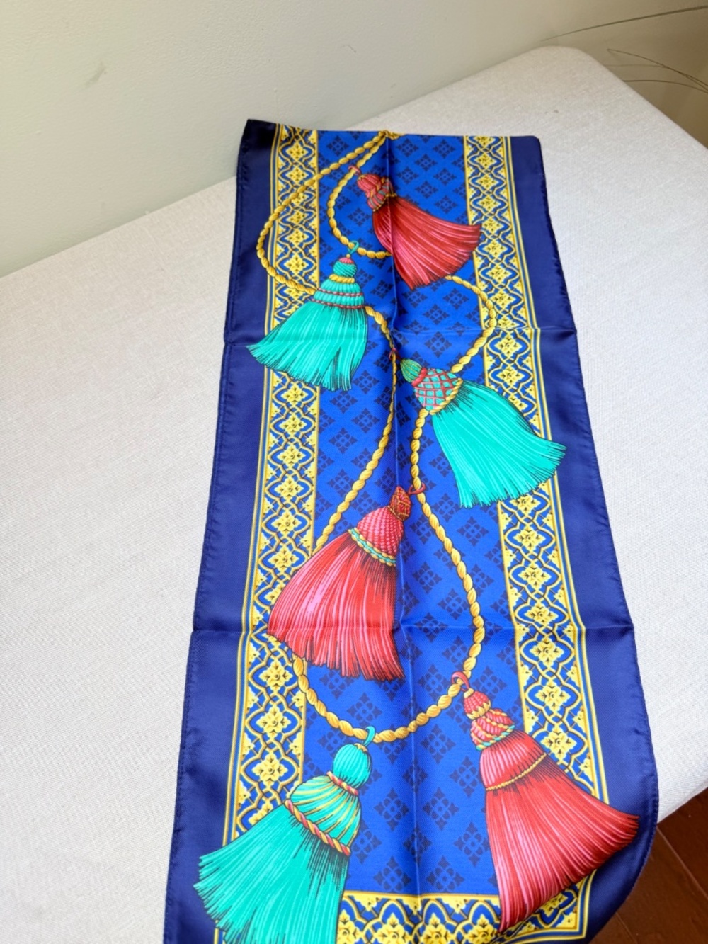 Vintage Avon 1989 Long Tassel Scarf Made in Italy New in Package - Picture 5 of 10